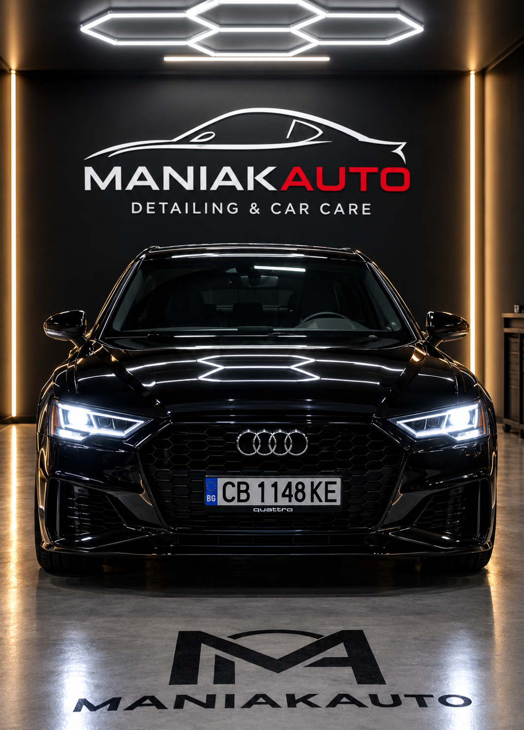 Diseño MANIAKAUTO: Audi negro en un estudio de detailing con iluminación geométrica